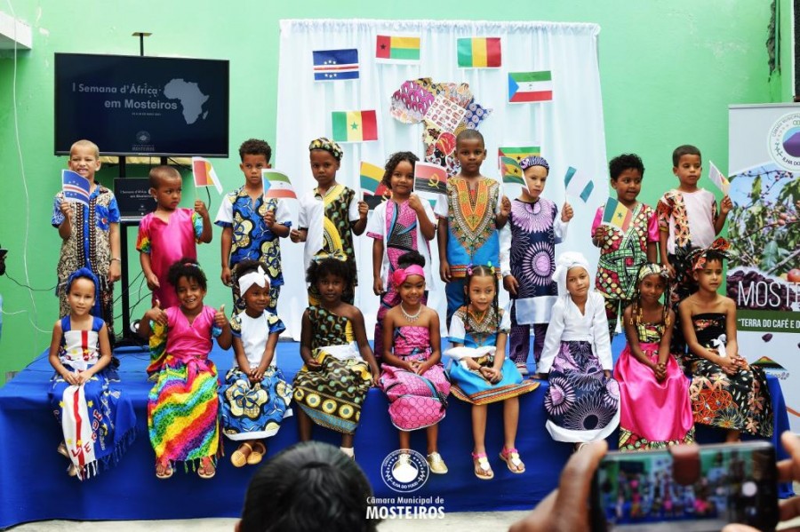 Efeméride: Mesa de diálogo e Atividades Culturais marcam dia de África em Mosteiros