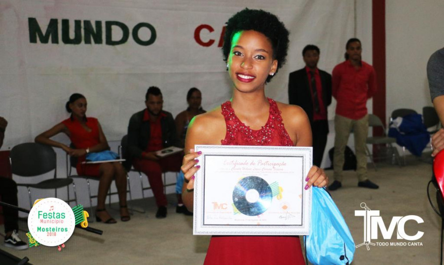 Festas do Município: Camila Teixeira vence concurso Todo Mundo Canta