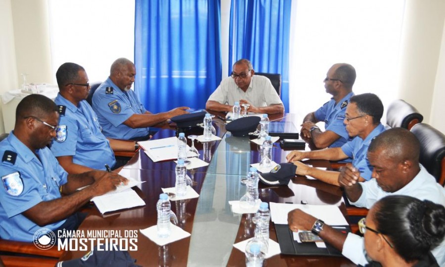Institucional: Direção da Polícia Nacional recebida na Câmara Municipal