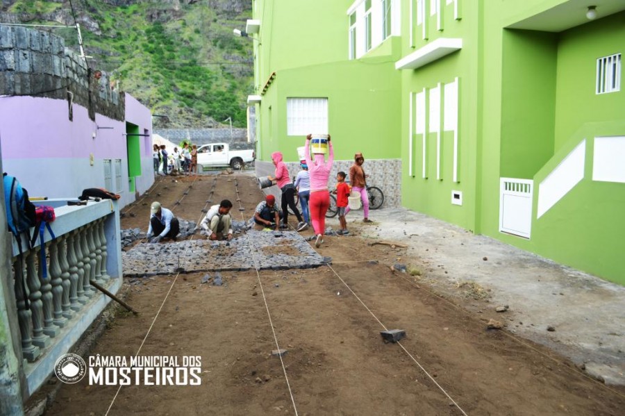 Urbanismo: Câmara Municipal realiza obras de arruamentos em Queimada Guincho