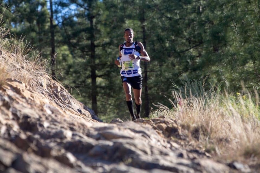Atletismo: Kueny Miranda vence prova de 16 Km da Artenara Trail em Canárias