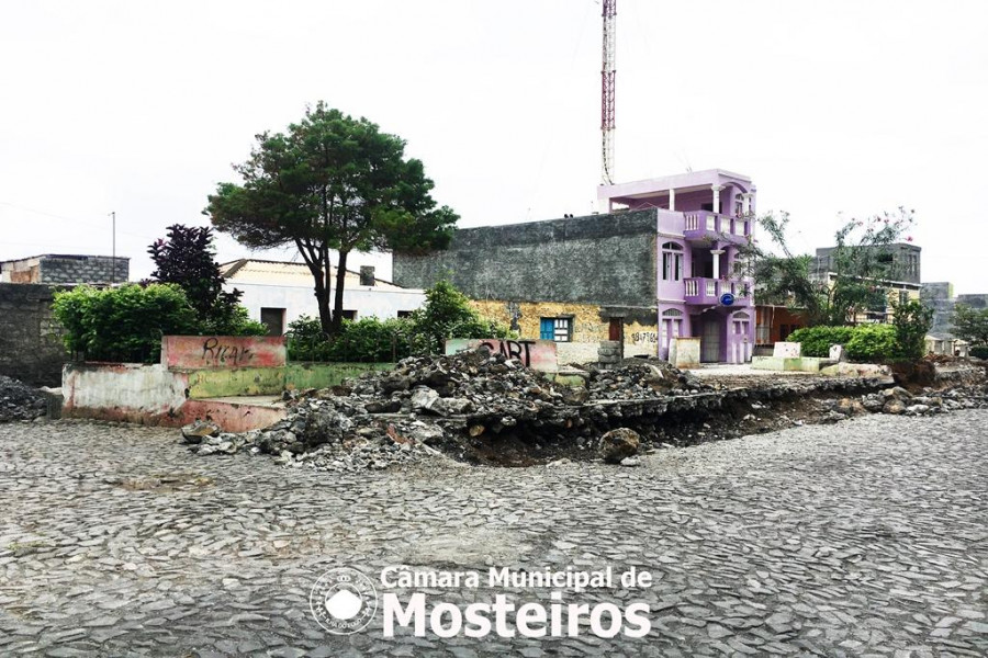 Infraestruturas: Câmara Municipal reabilita praça de Queimada Guincho