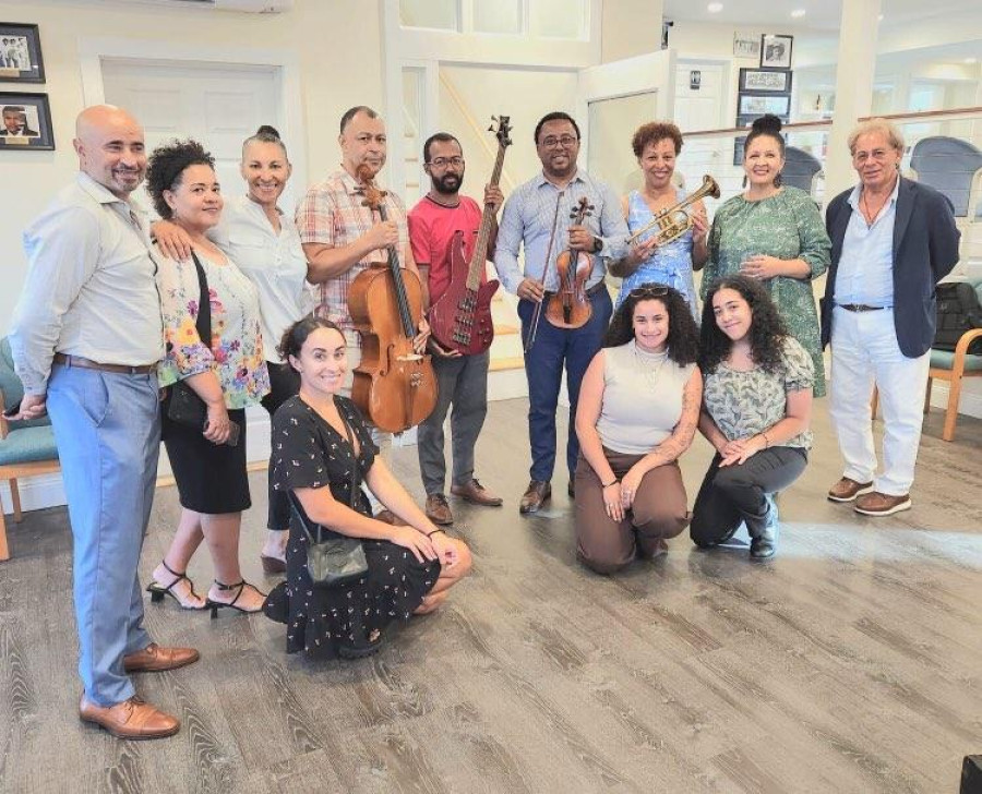 EUA: Câmara Municipal recebe instrumentos para Escola de Música Giovani Rodrigues